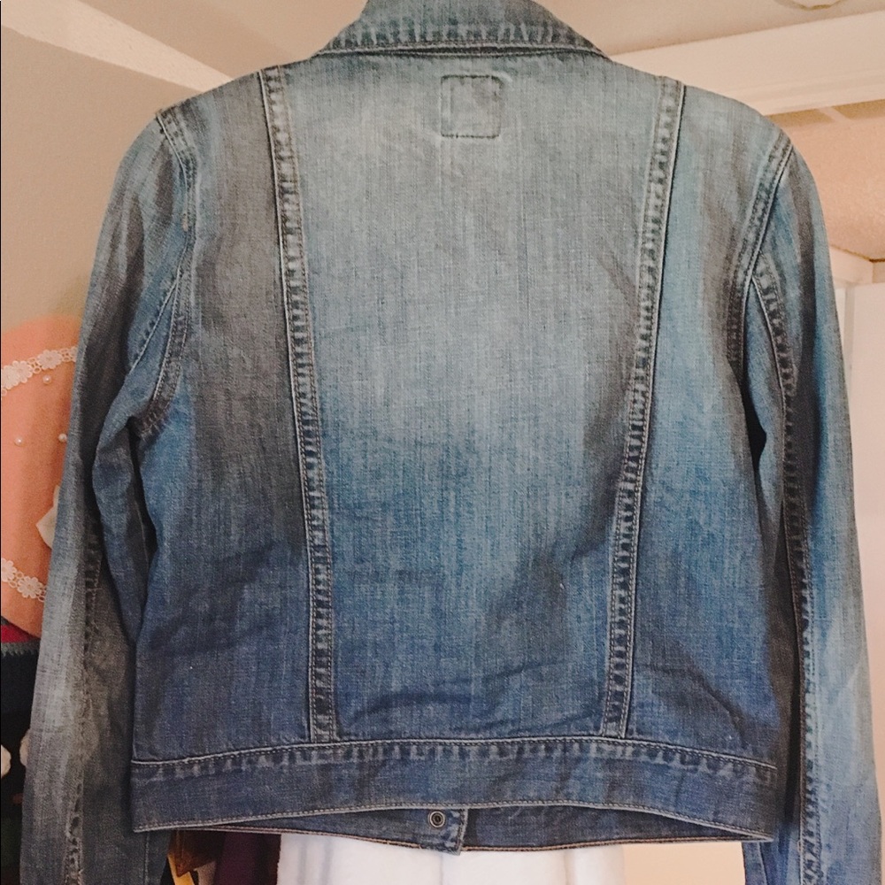 Shorter Cut Classic Gap Denim Jacket Size S - Picture 2 of 8